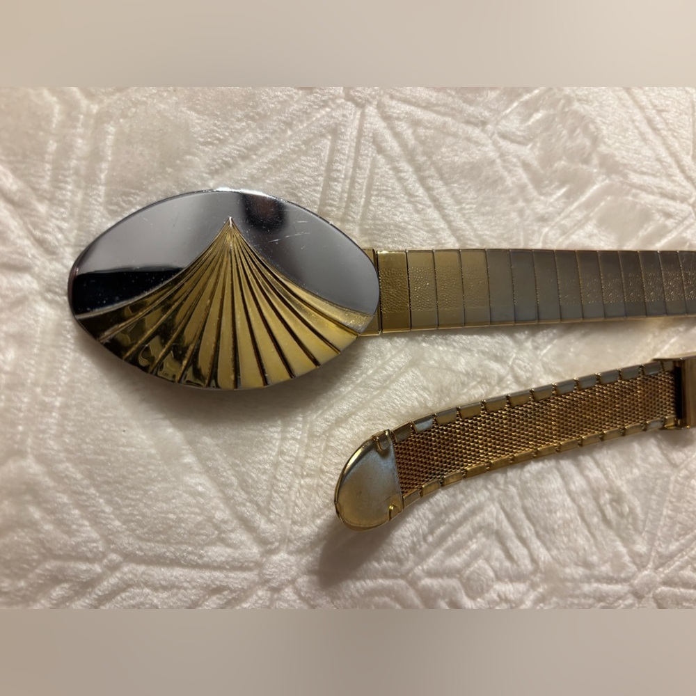 Rare Vintage Gold Stretch Shell Clasp Belt